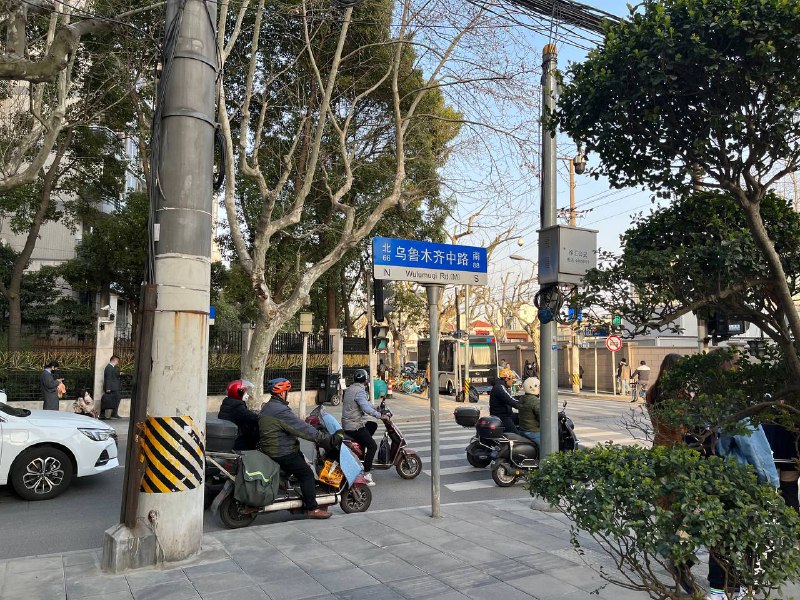 分享几张周末出去玩和学校的照片分享几张周末出去玩和学校的照片